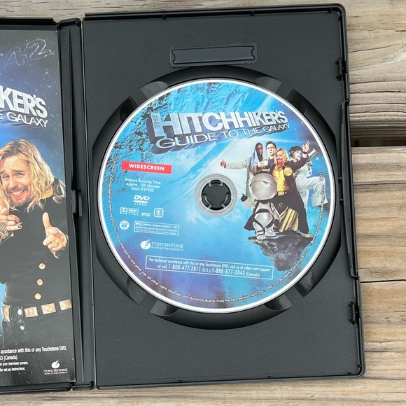 ’The Hitchhikers Guide to the Galaxy’ Widescreen Movie DVD! EUC! - Picture 5 of 9